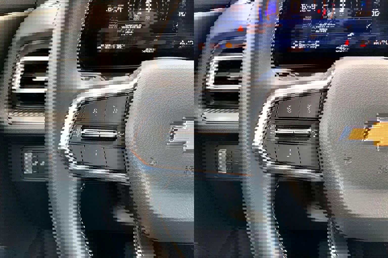 Used 2025 Chevrolet Traverse LT image 23