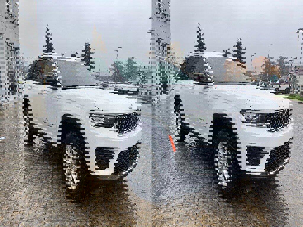 New 2025 Jeep Grand Cherokee Laredo X image 3