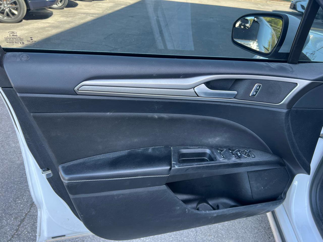 Used 2018 Ford Fusion SE FWD image 9