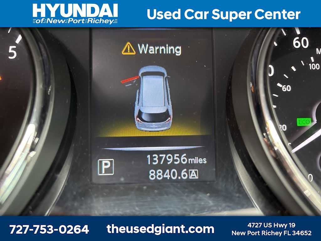 Used 2015 Nissan Rogue SV w/ SV Premium Package image 12