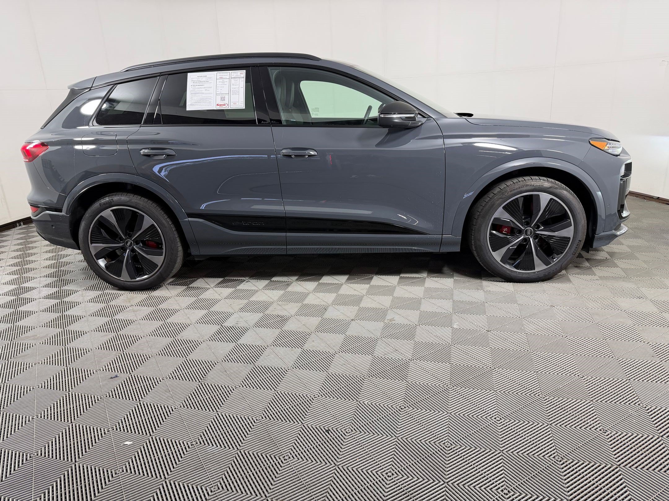 Certified 2025 Audi SQ6 e-tron Prestige w/ Black Edition One AWD/4WD image 8