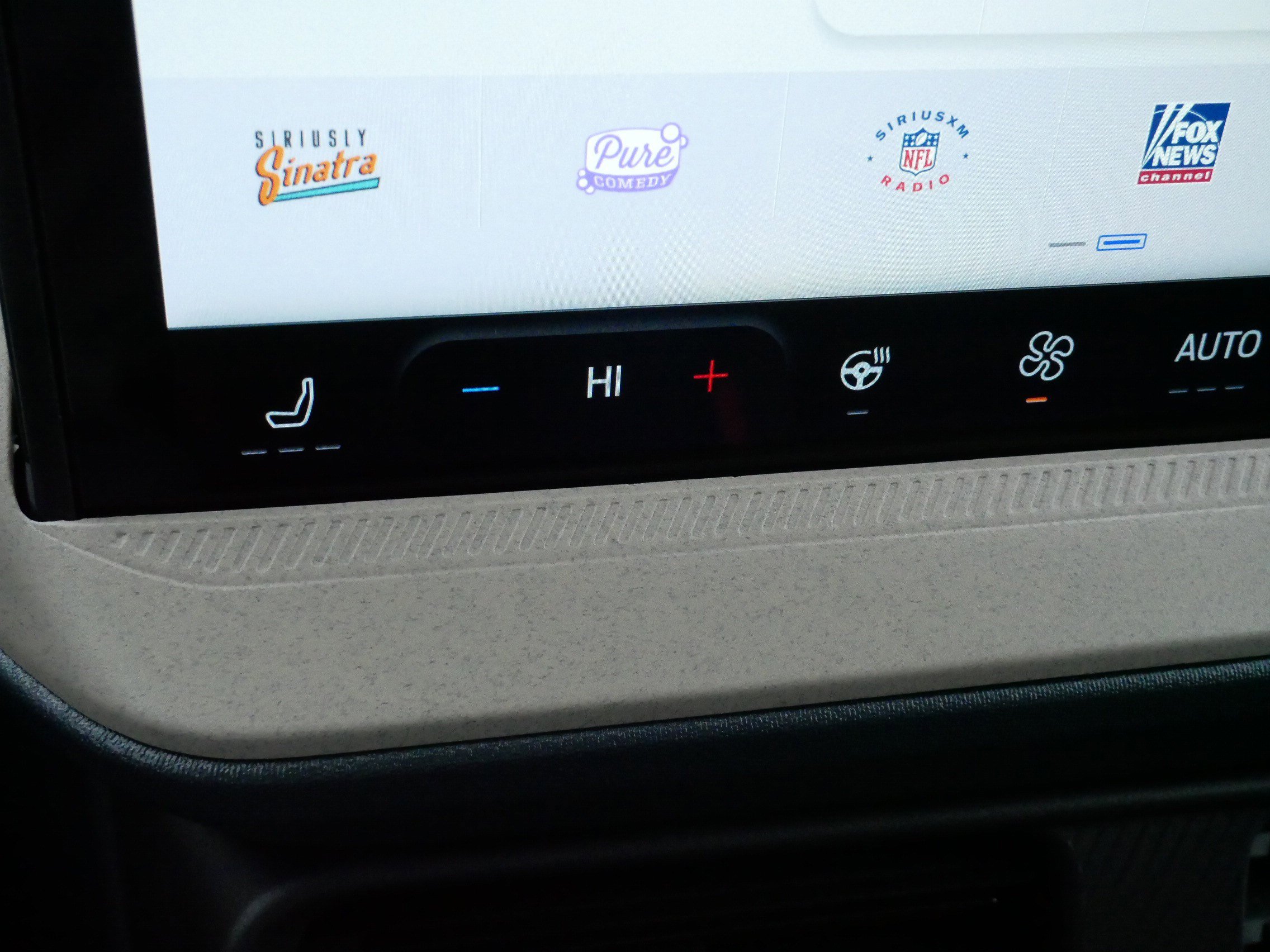 Used 2025 Ford Maverick Lariat w/ 4K Tow Package image 29