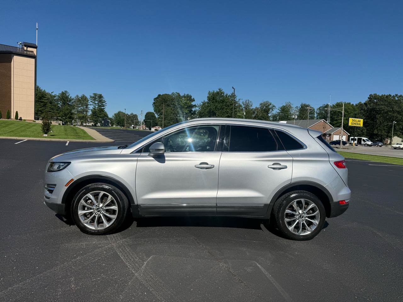 Used 2019 Lincoln MKC Select w/ Select Plus Package AWD/4WD image 2