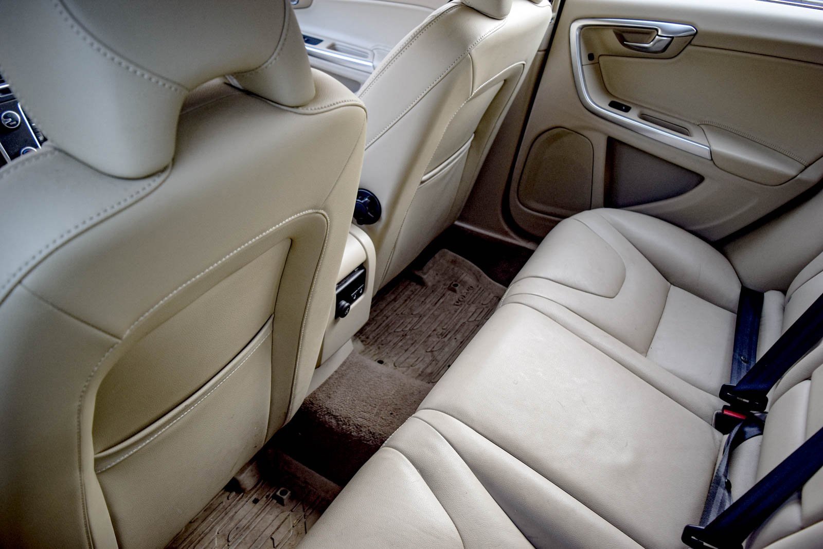 Used 2015 Volvo V60 T5 Premier image 16