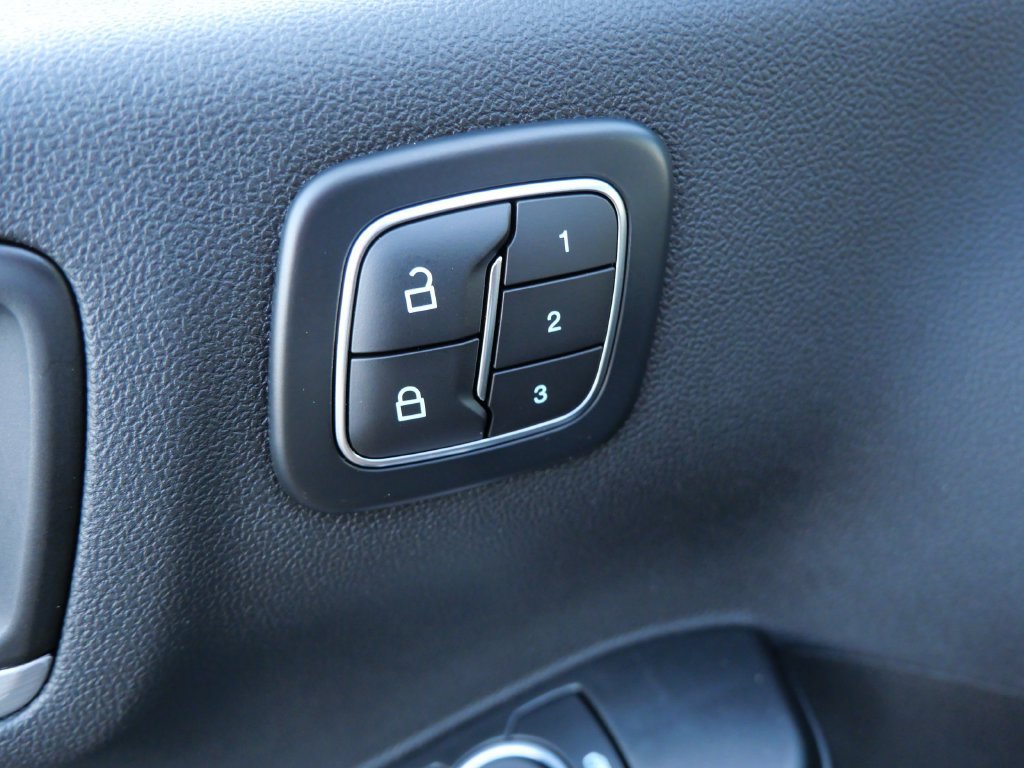 Certified 2025 Ford Escape Platinum AWD/4WD image 14
