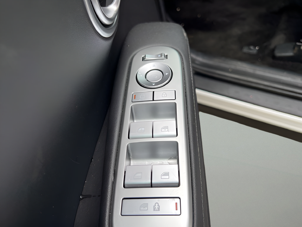 Used 2026 Hyundai Palisade Limited AWD/4WD image 18