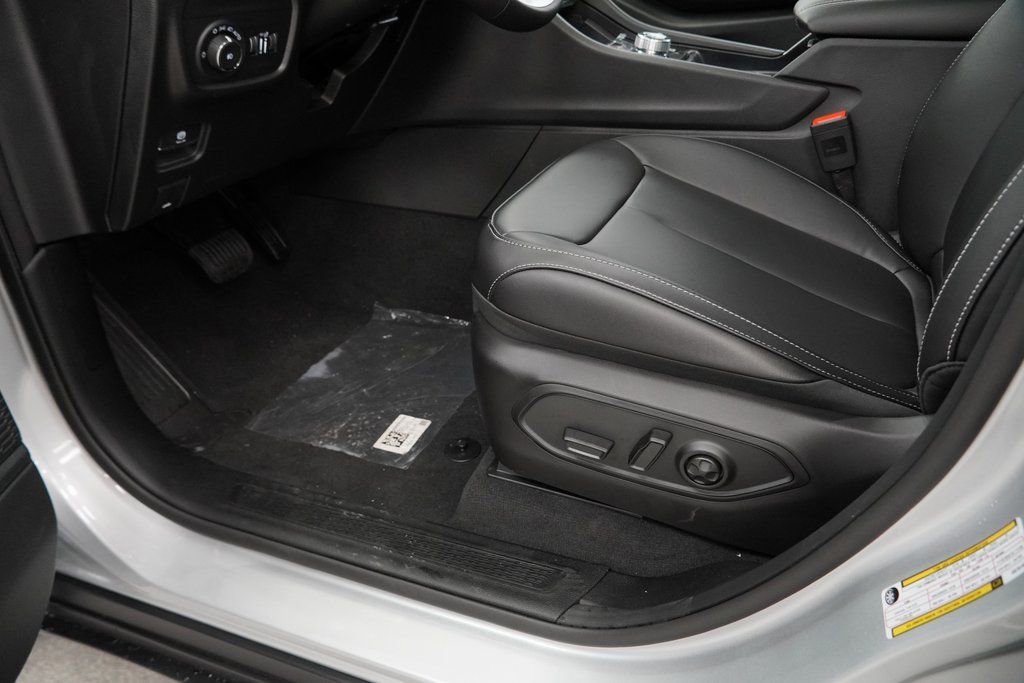 New 2025 Jeep Grand Cherokee L Limited image 30