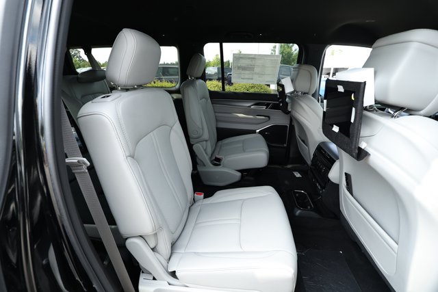 New 2026 Jeep Grand Wagoneer L Limited w/ Rear Seat Video Group I AWD/4WD image 32