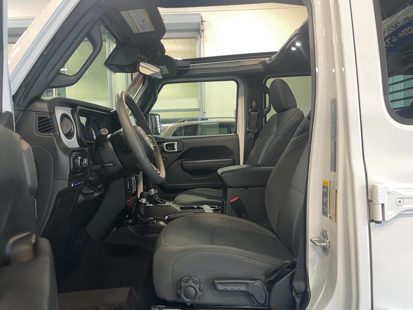 Used 2024 Jeep Wrangler Unlimited AWD/4WD image 13