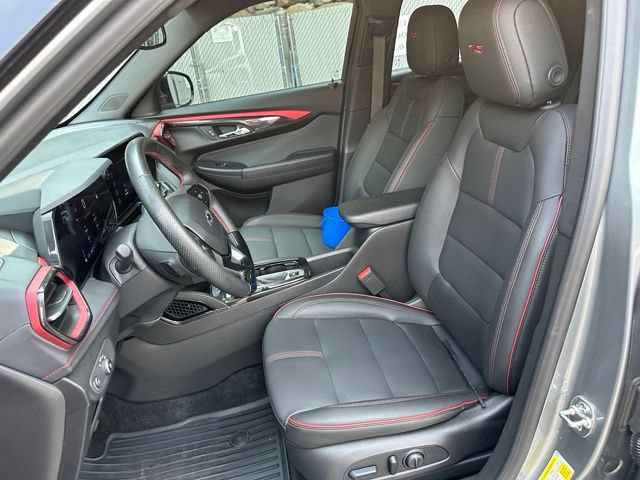 Used 2025 Chevrolet TrailBlazer RS w/ Convenience Package AWD/4WD image 46