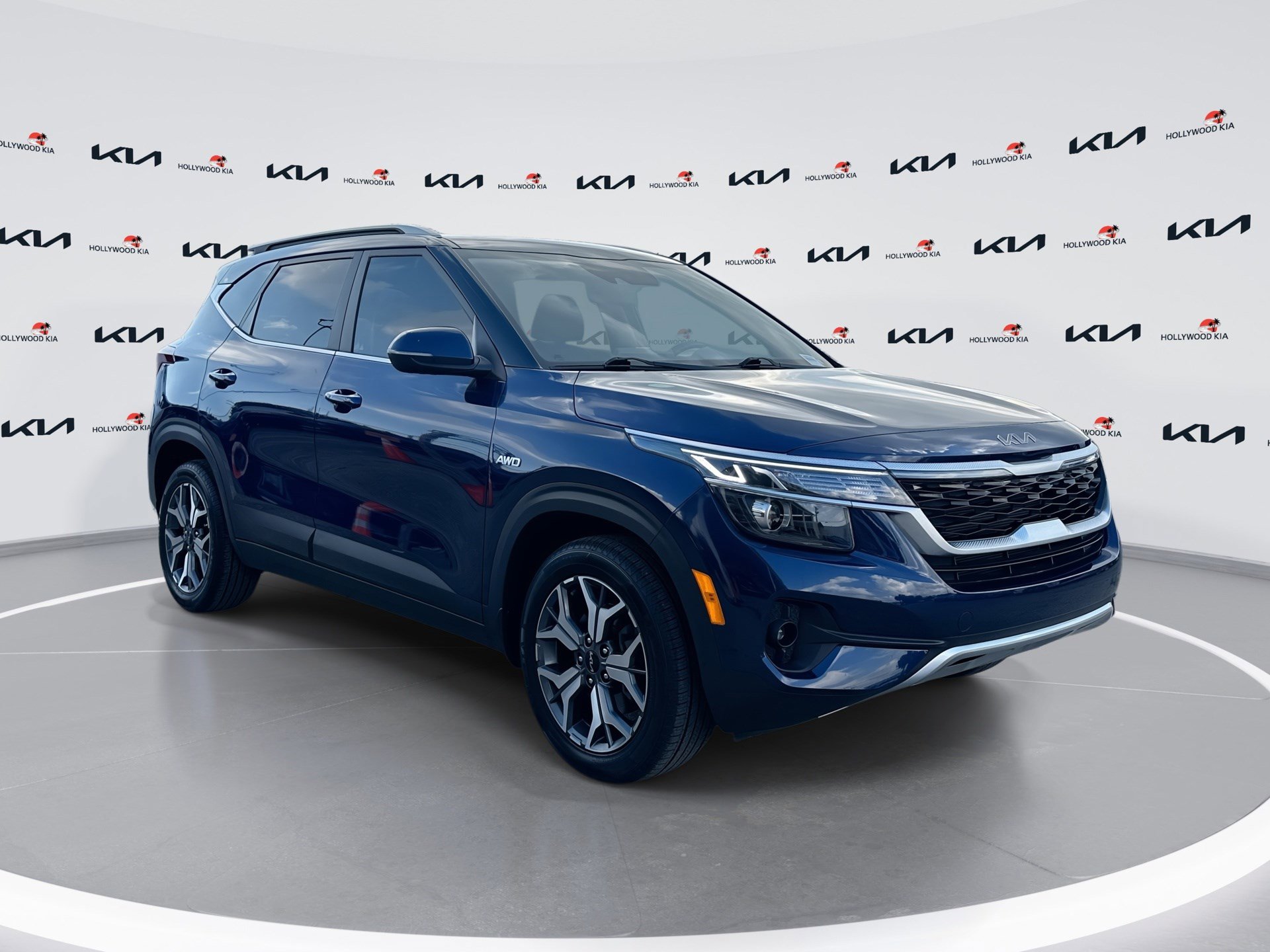 Used 2023 Kia Seltos EX image 1