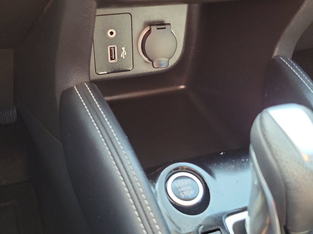 Used 2019 Nissan Kicks SR w/ SR Premium Package FWD image 26