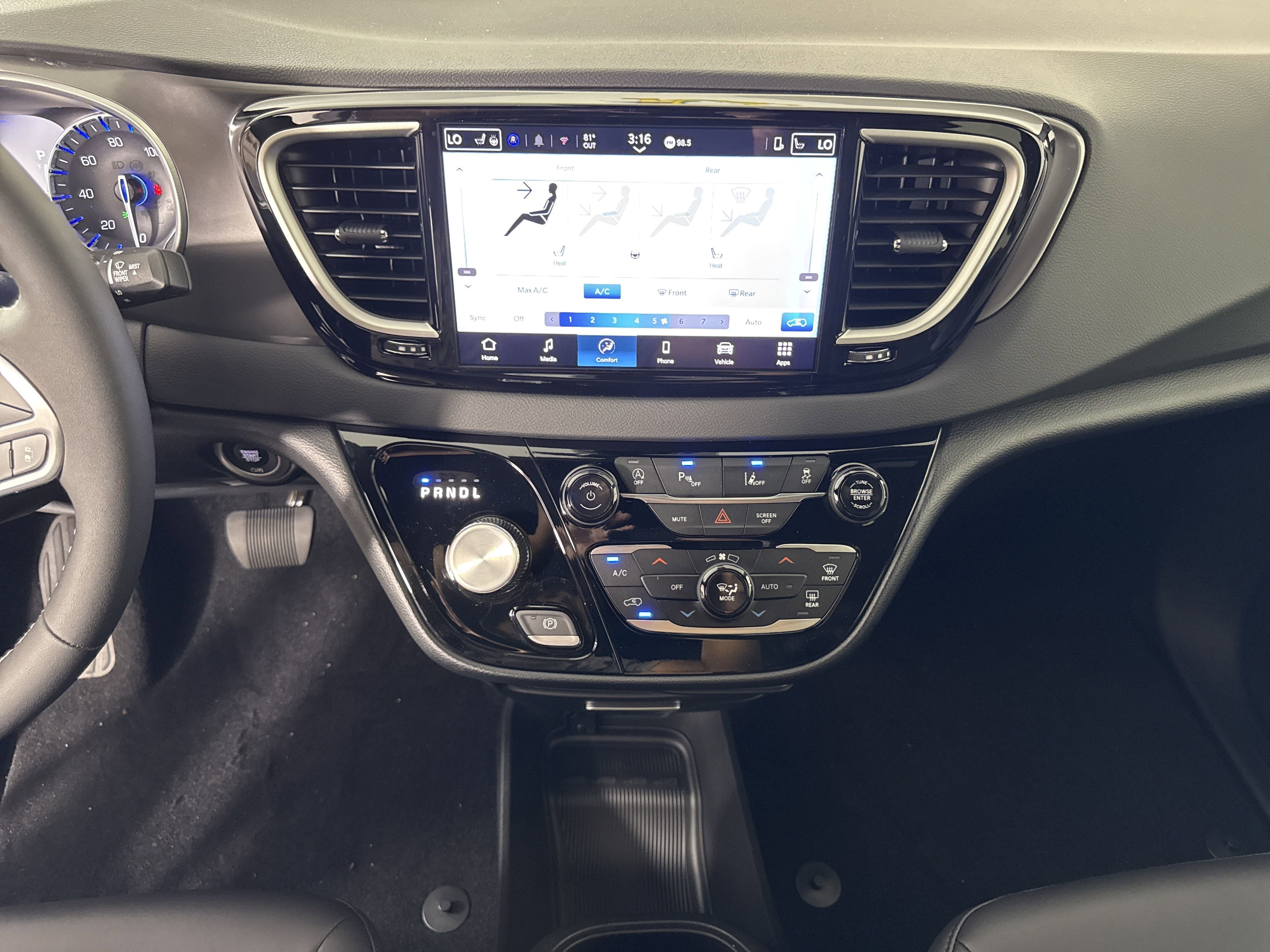 New 2026 Chrysler Voyager LX image 25