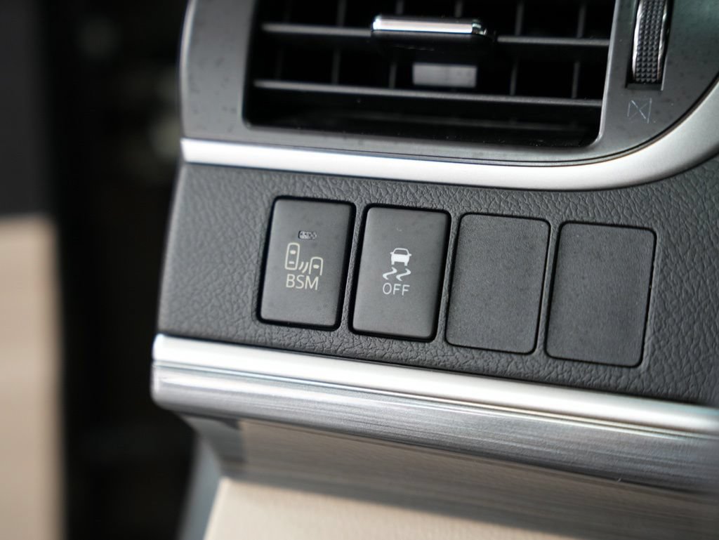 Used 2013 Toyota Camry XLE w/ Leather Pkg FWD image 48