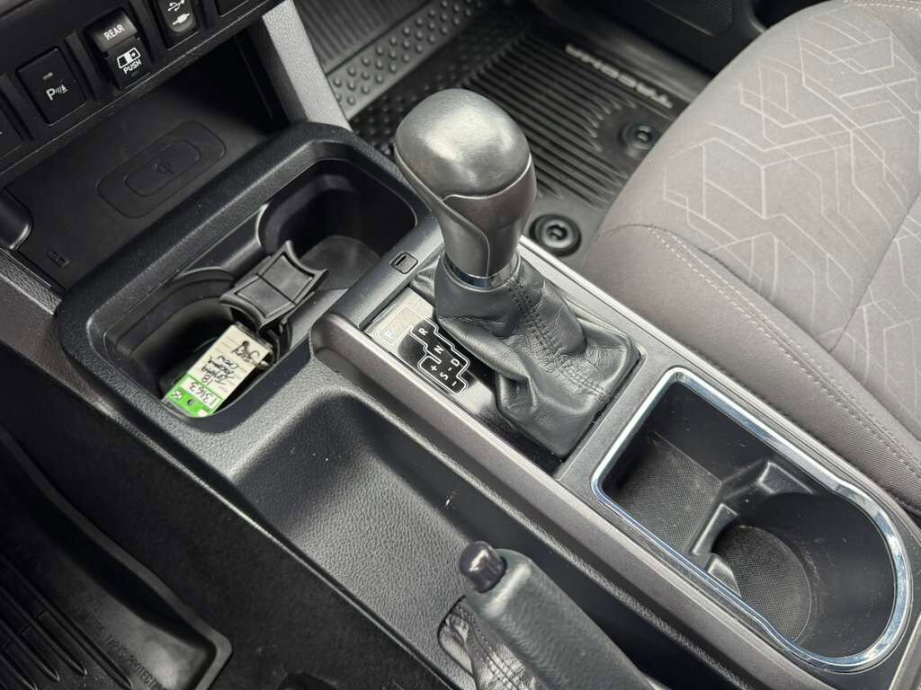 Used 2018 Toyota Tacoma TRD Off-Road w/ Technology Package image 7