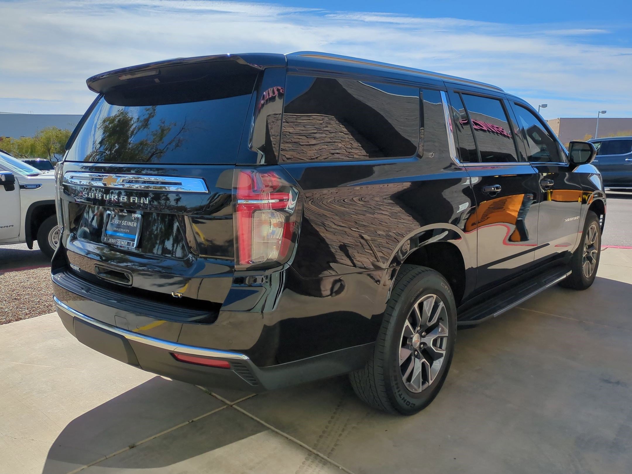 Used 2024 Chevrolet Suburban LT image 5