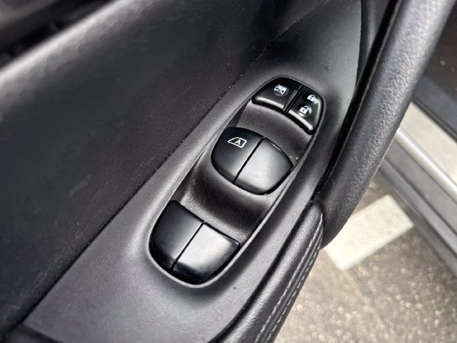 Used 2020 Nissan Rogue SV w/ Premium Package FWD image 23