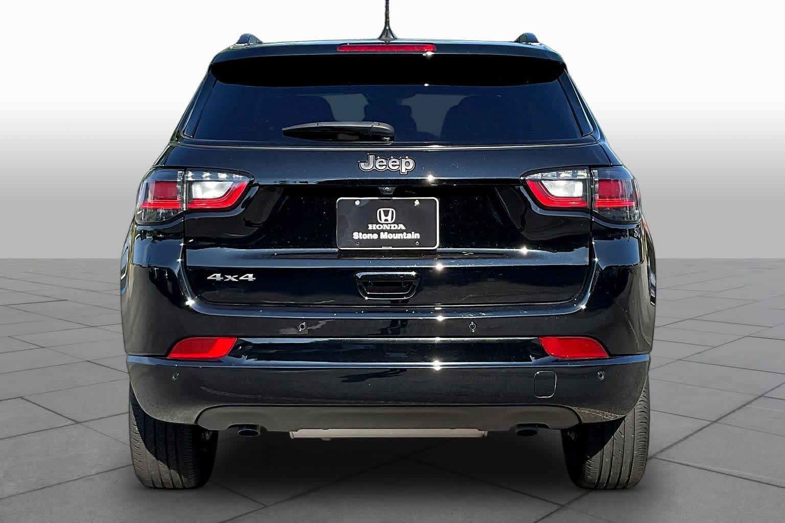 Used 2024 Jeep Compass Limited w/ High Altitude Package AWD/4WD image 9
