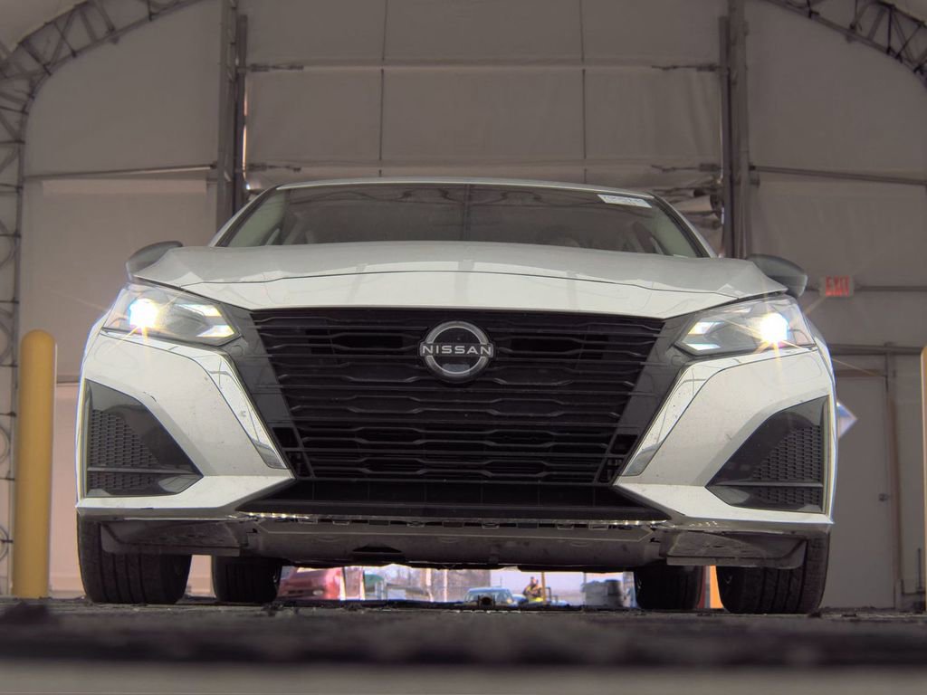 Used 2024 Nissan Altima 2.5 SV image 3