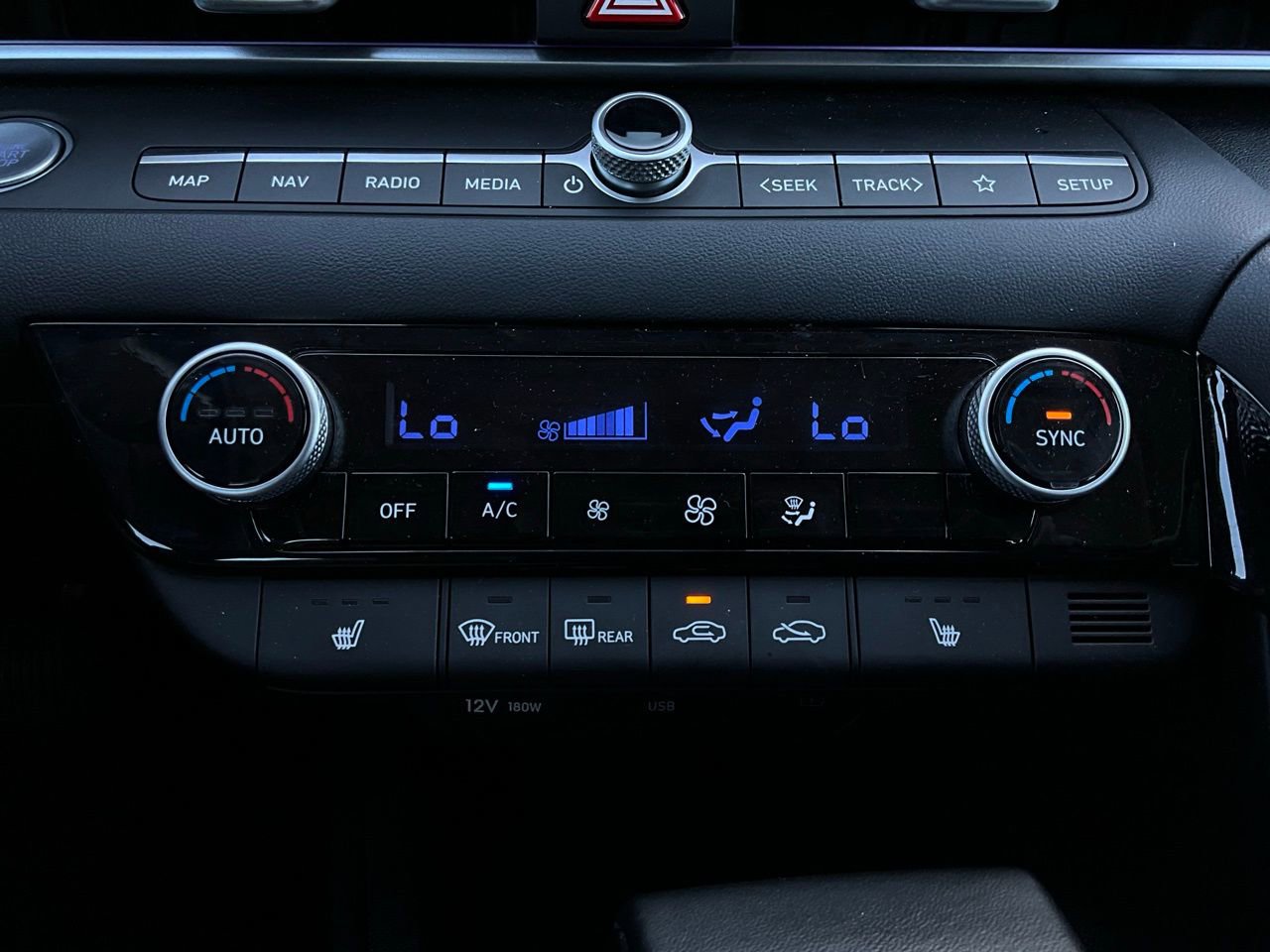 Used 2025 Hyundai Elantra Limited image 28