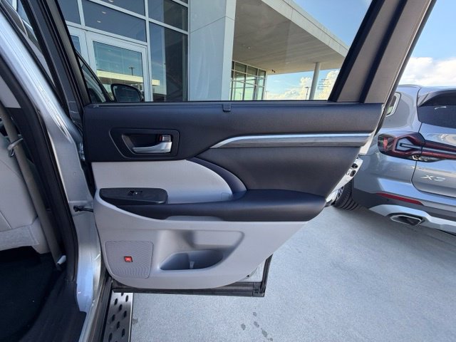 Used 2017 Toyota Highlander Limited FWD image 28