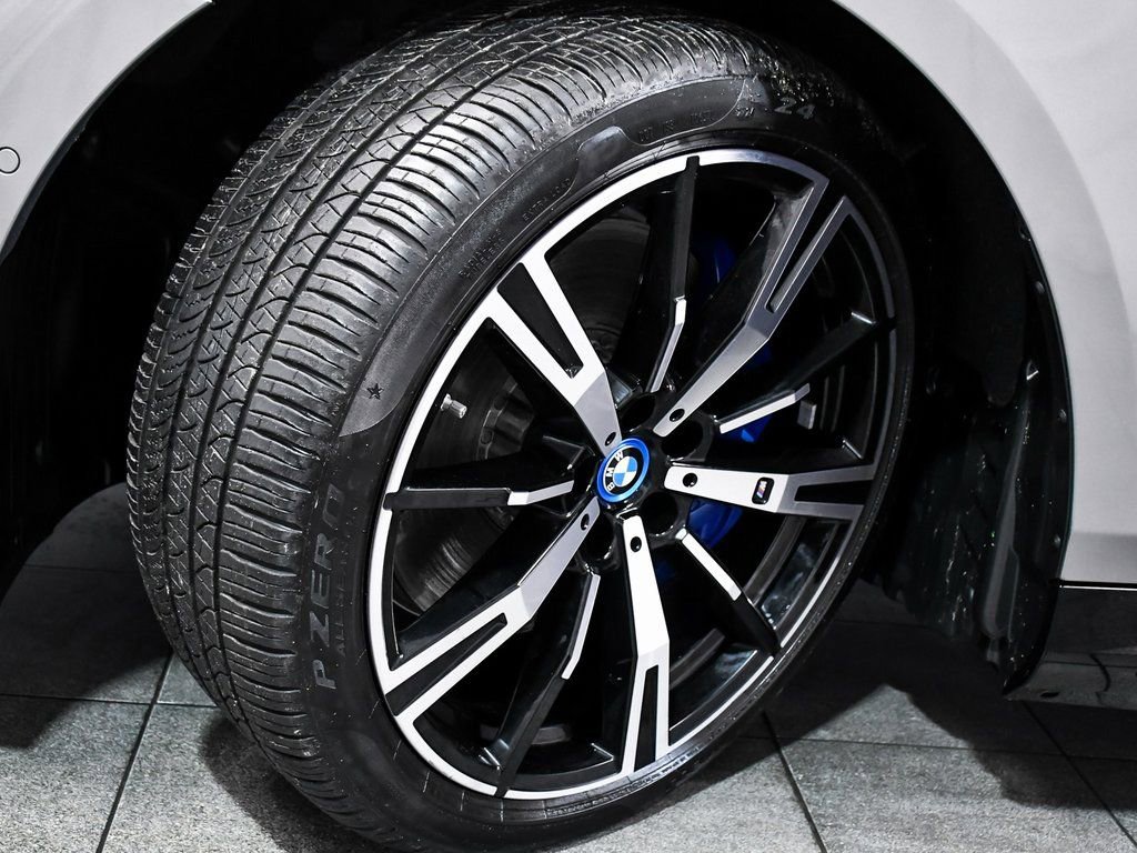 Used 2025 BMW i5 M60 w/ Executive Package image 7