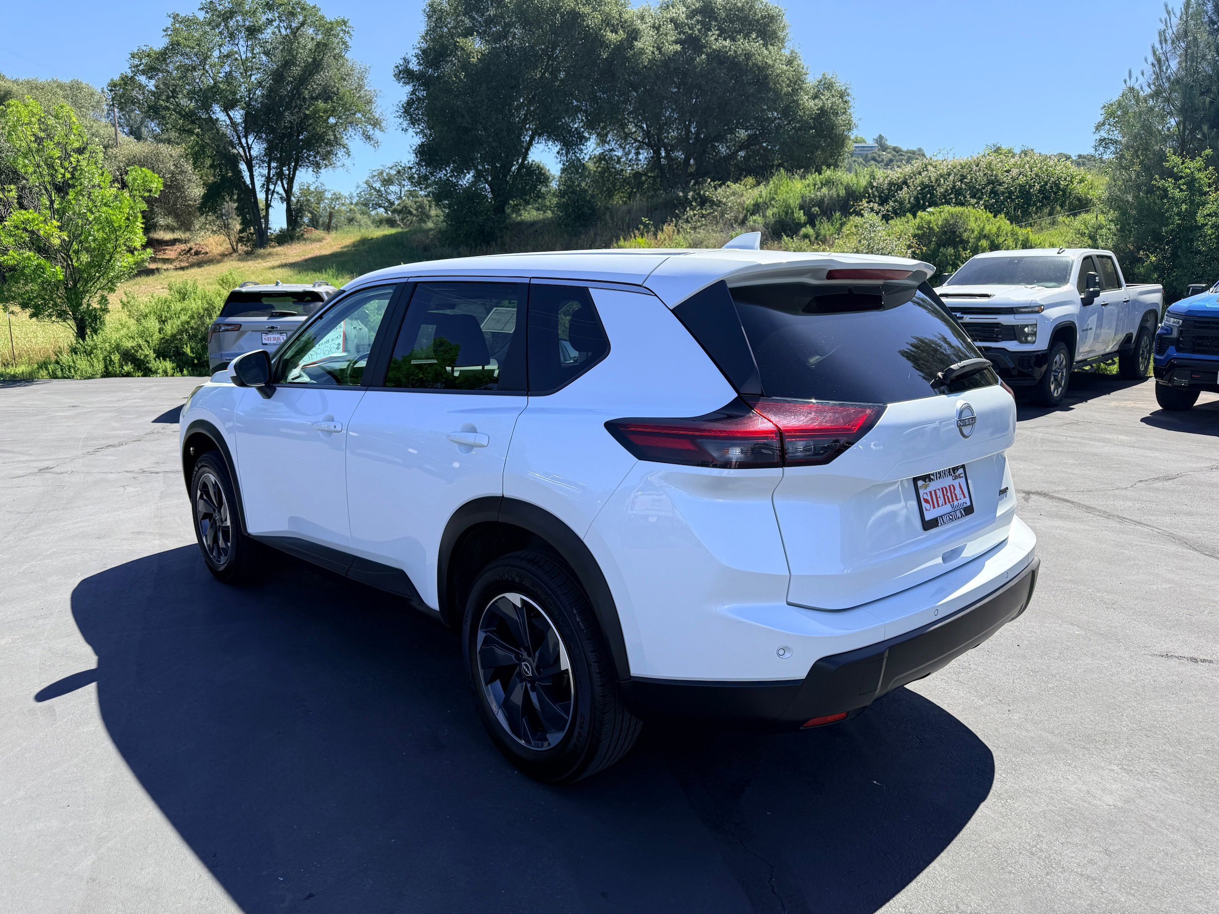 Used 2025 Nissan Rogue SV AWD/4WD image 8