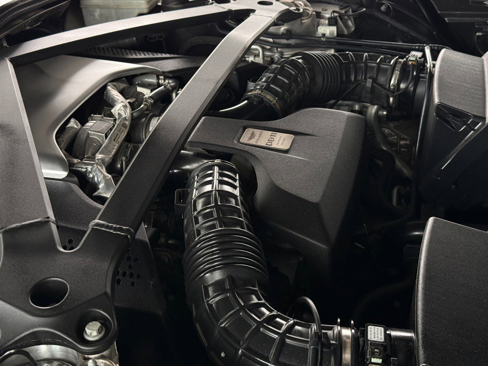 Used 2020 Aston Martin DB11 Volante RWD image 43