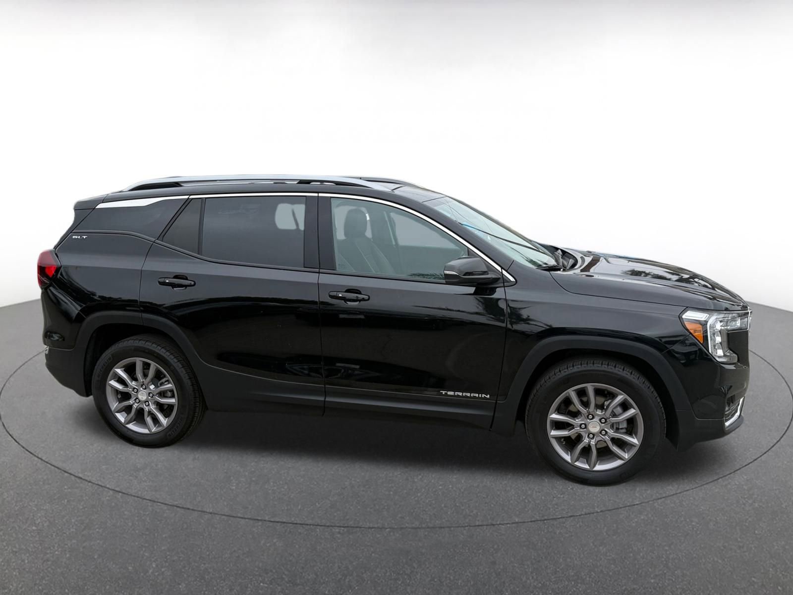 Used 2024 GMC Terrain SLT image 15