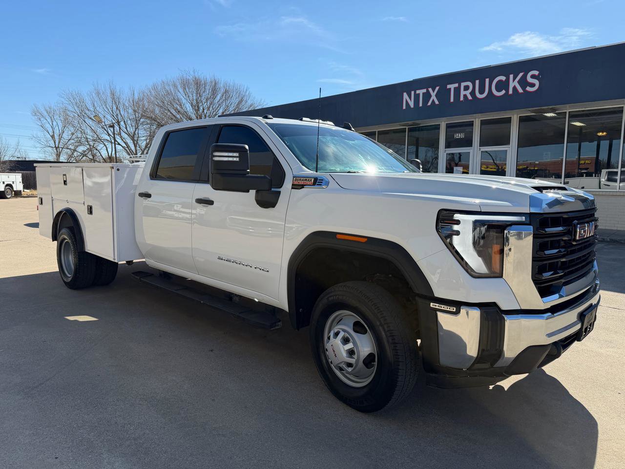 Used 2024 GMC Sierra 3500 Pro w/ Convenience Package image 7
