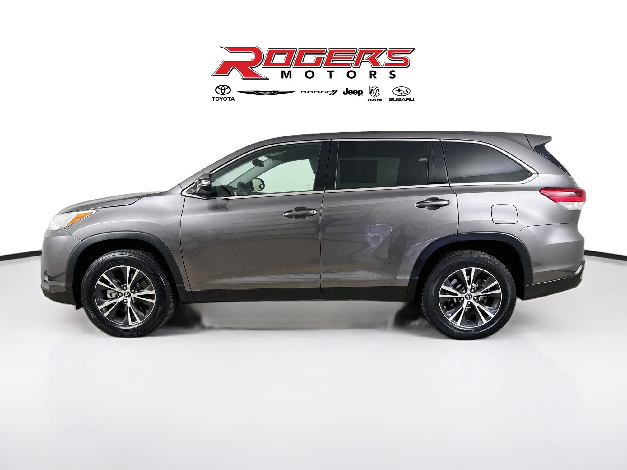 Used 2019 Toyota Highlander LE AWD/4WD image 9