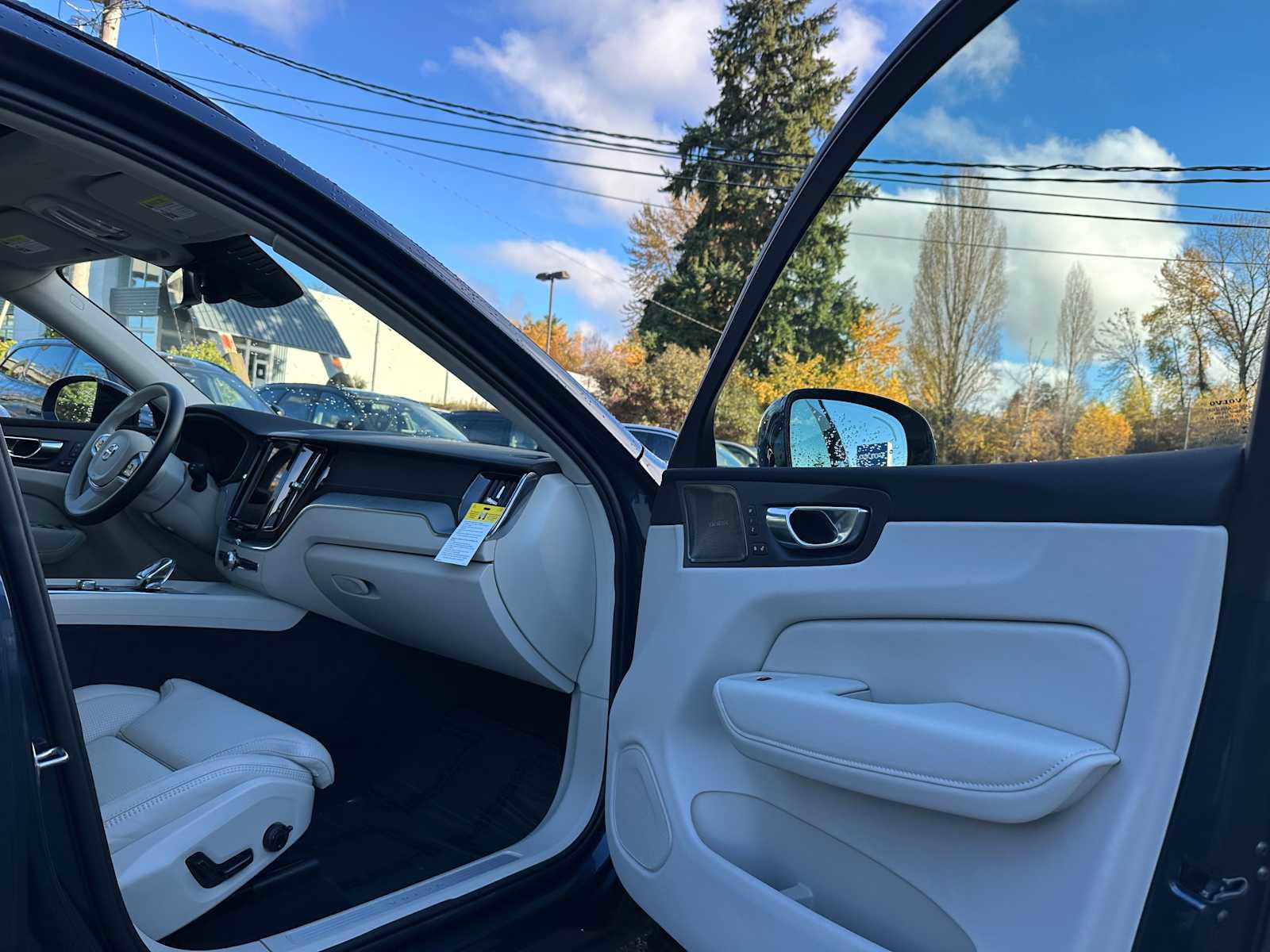 Used 2025 Volvo XC60 B5 Ultra w/ Protection Package Premier image 11