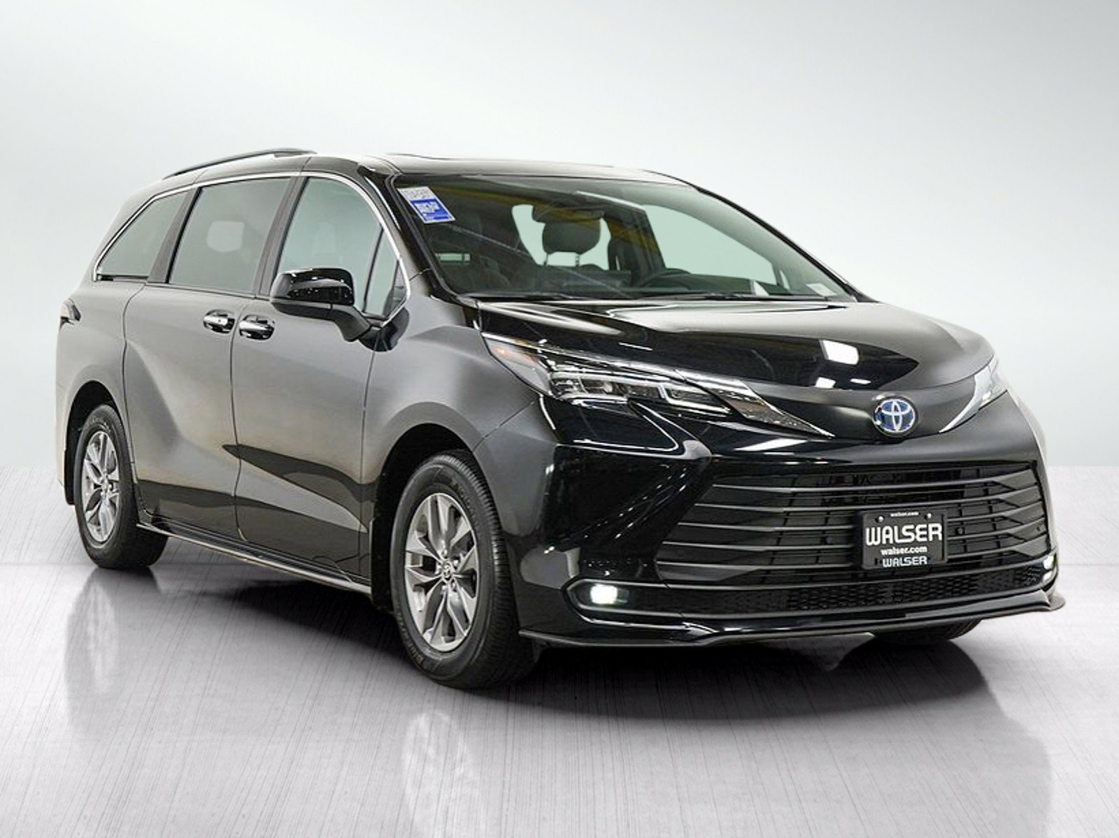 Used 2025 Toyota Sienna XLE w/ XLE Plus Package AWD/4WD image 7