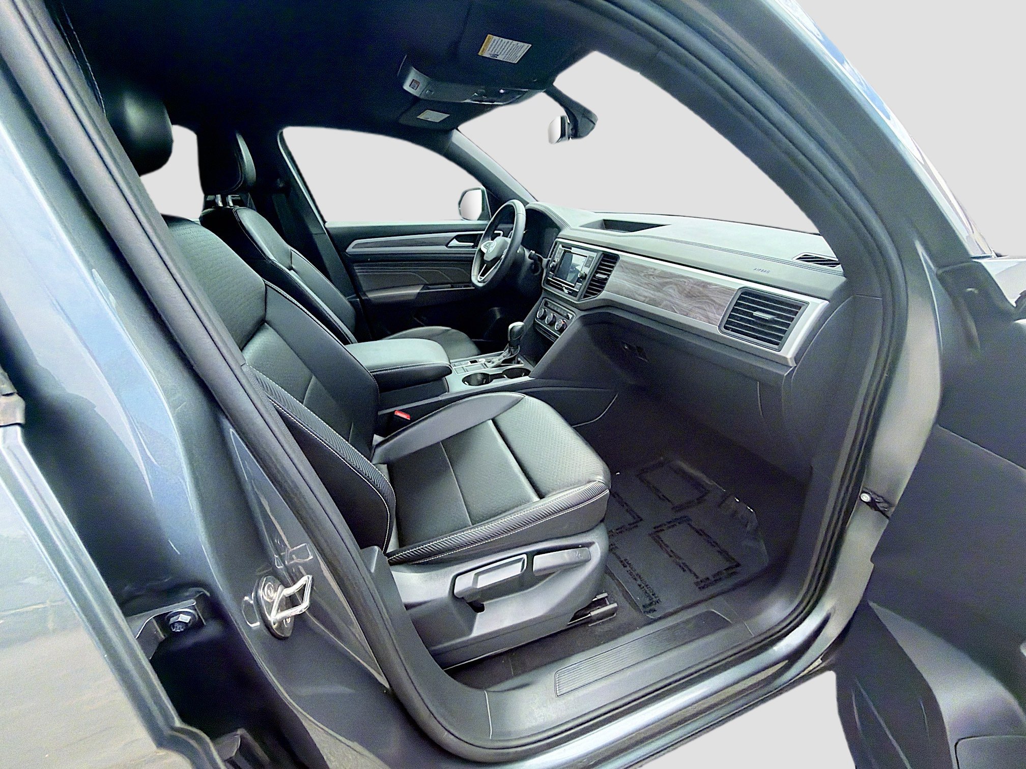 Used 2022 Volkswagen Atlas Cross Sport SE image 31