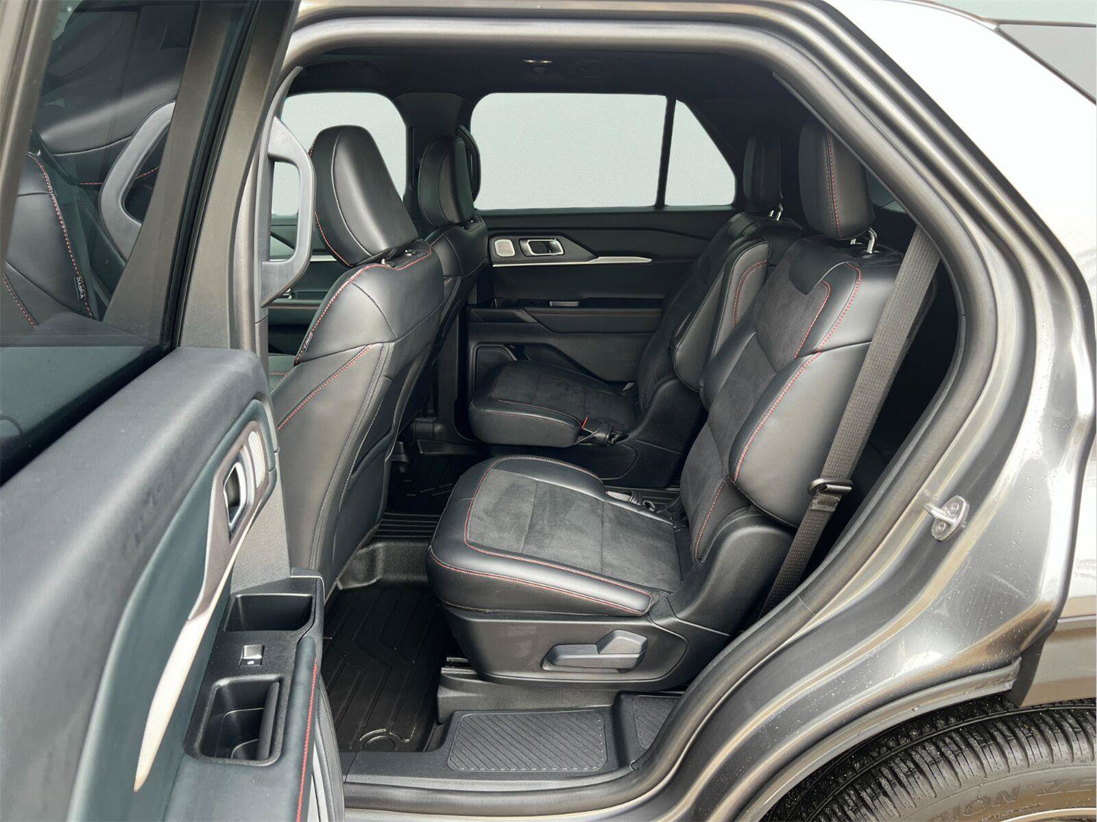 Used 2025 Ford Explorer ST w/ Sun And Sound Package AWD/4WD image 13