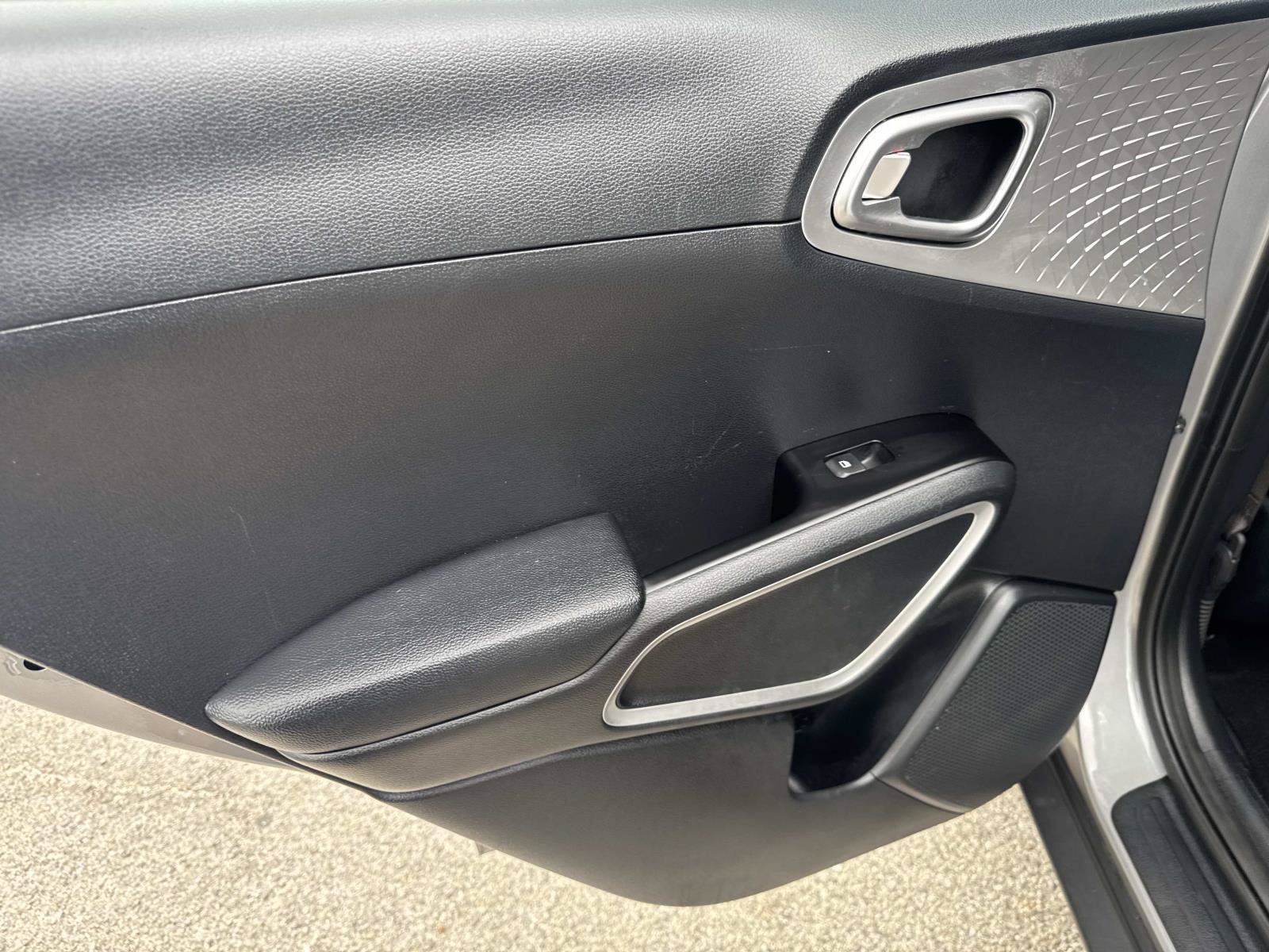 Used 2023 Kia Soul LX FWD image 8