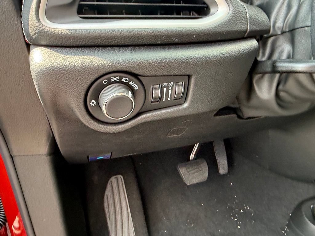 New 2027 Chrysler Pacifica Select FWD image 14