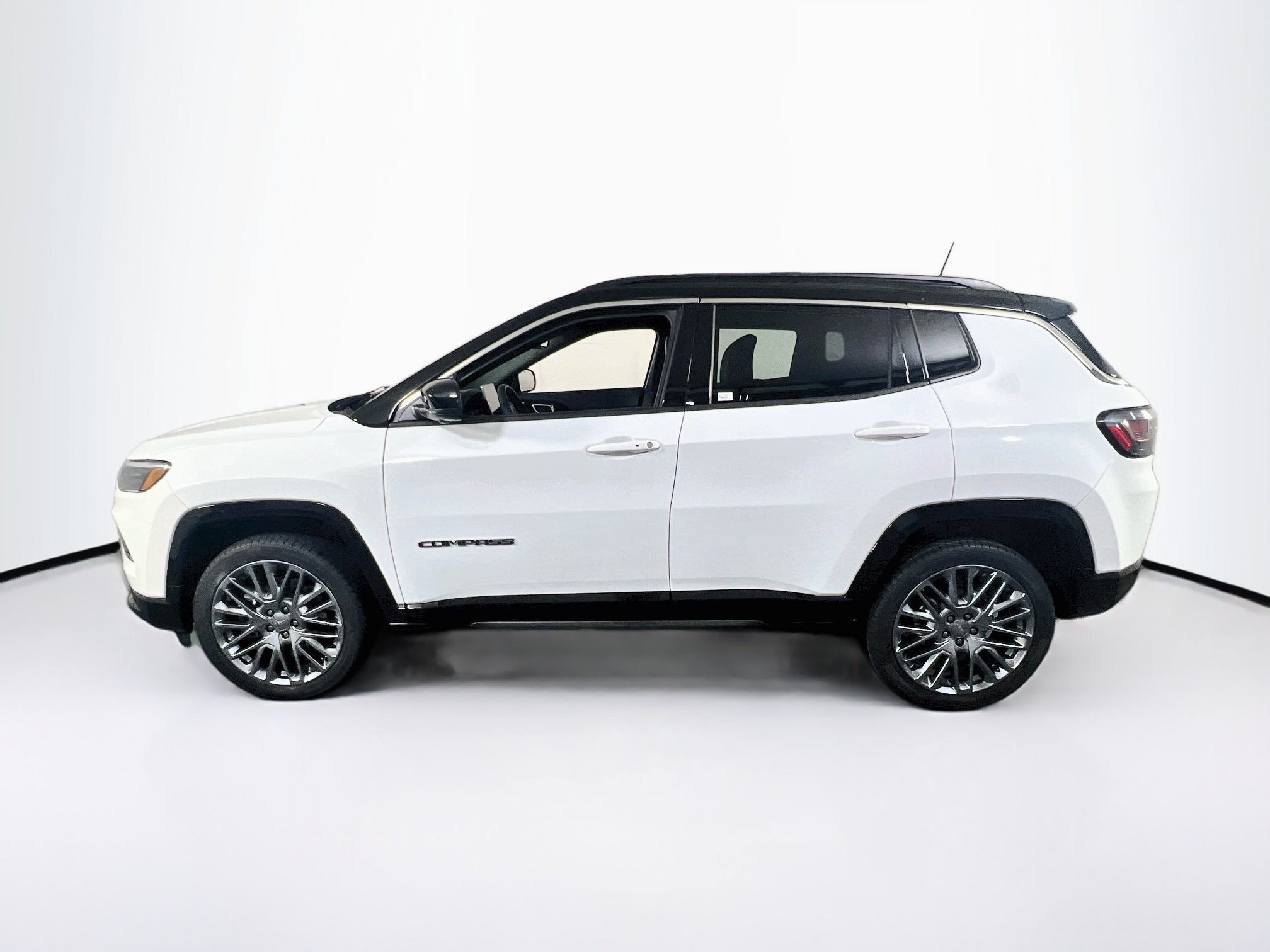 Used 2023 Jeep Compass Limited w/ Elite Group AWD/4WD image 8