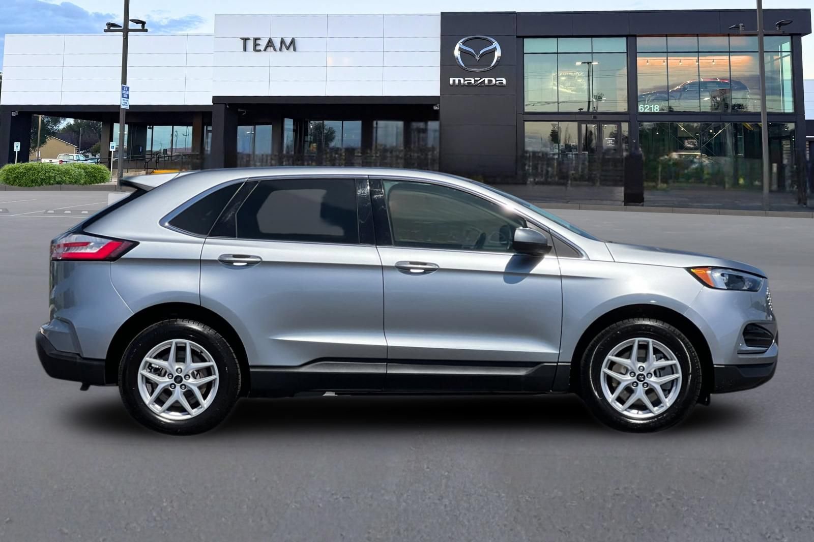 Used 2024 Ford Edge SEL AWD/4WD image 3