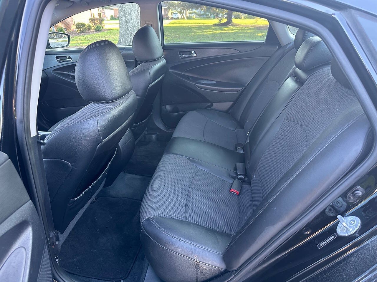Used 2013 Hyundai Sonata SE w/ Navigation & Sunroof Pkg FWD image 11