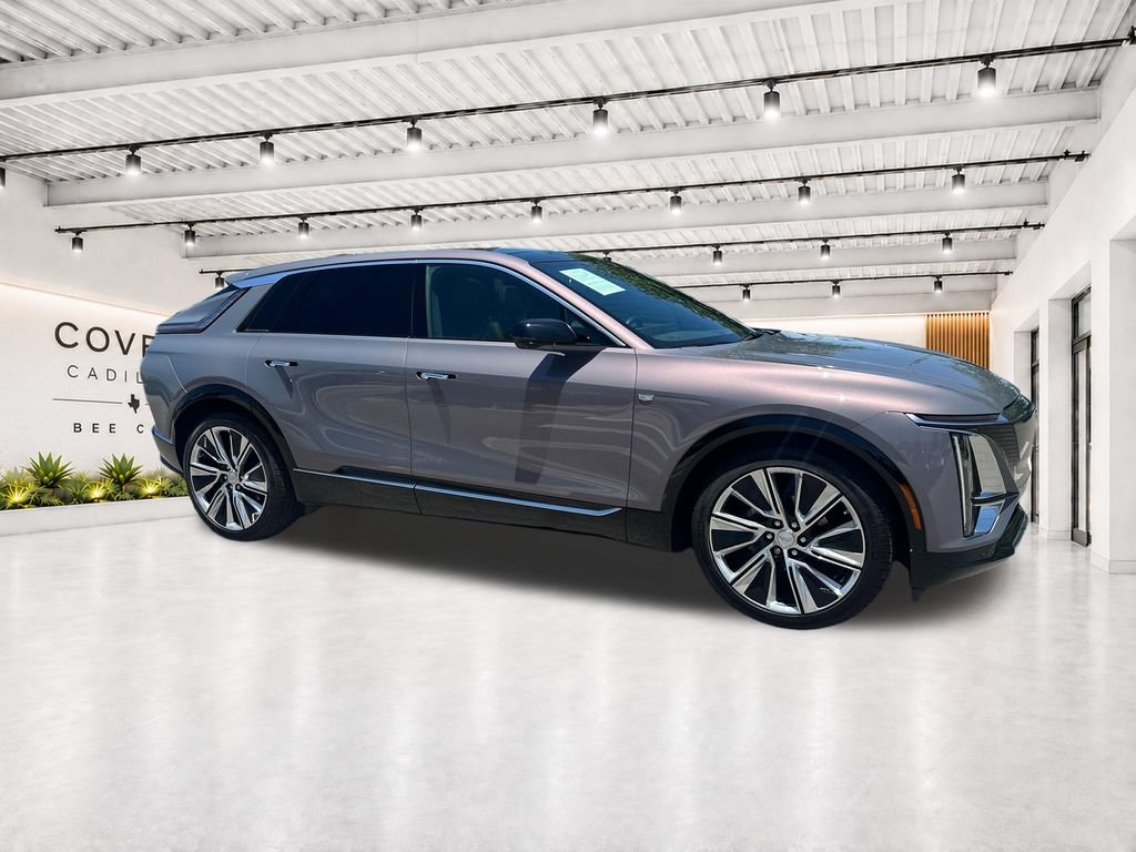 Certified 2025 Cadillac Lyriq Luxury w/ LPO, Floor Liner Package AWD/4WD image 17