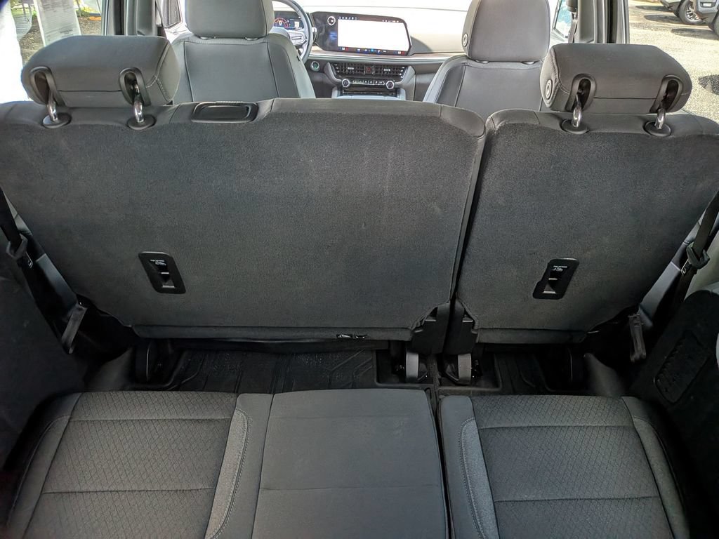 Used 2026 Chevrolet Suburban LS RWD image 28