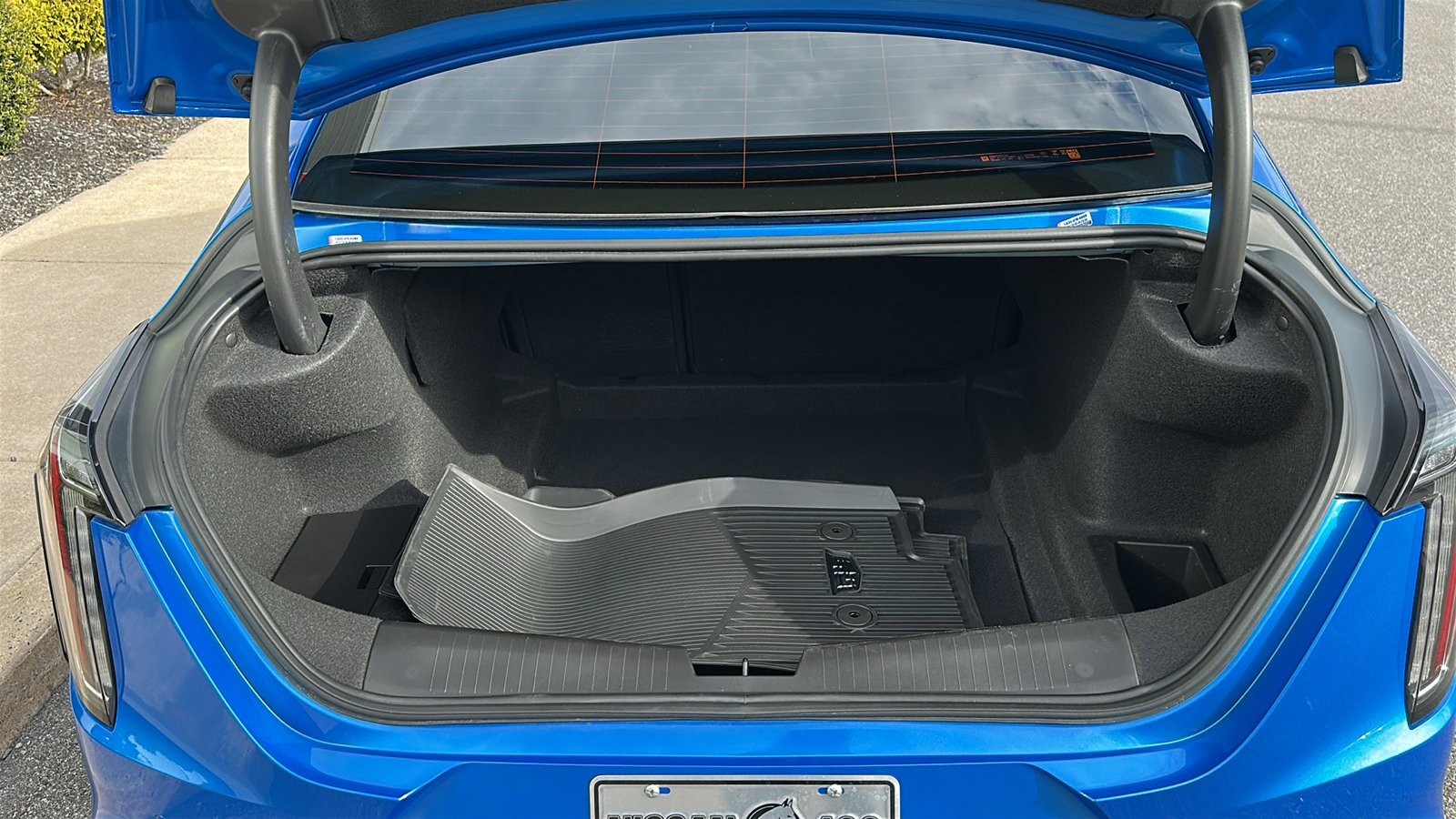 Used 2025 Cadillac CT4 V w/ LPO, ONYX Package image 8