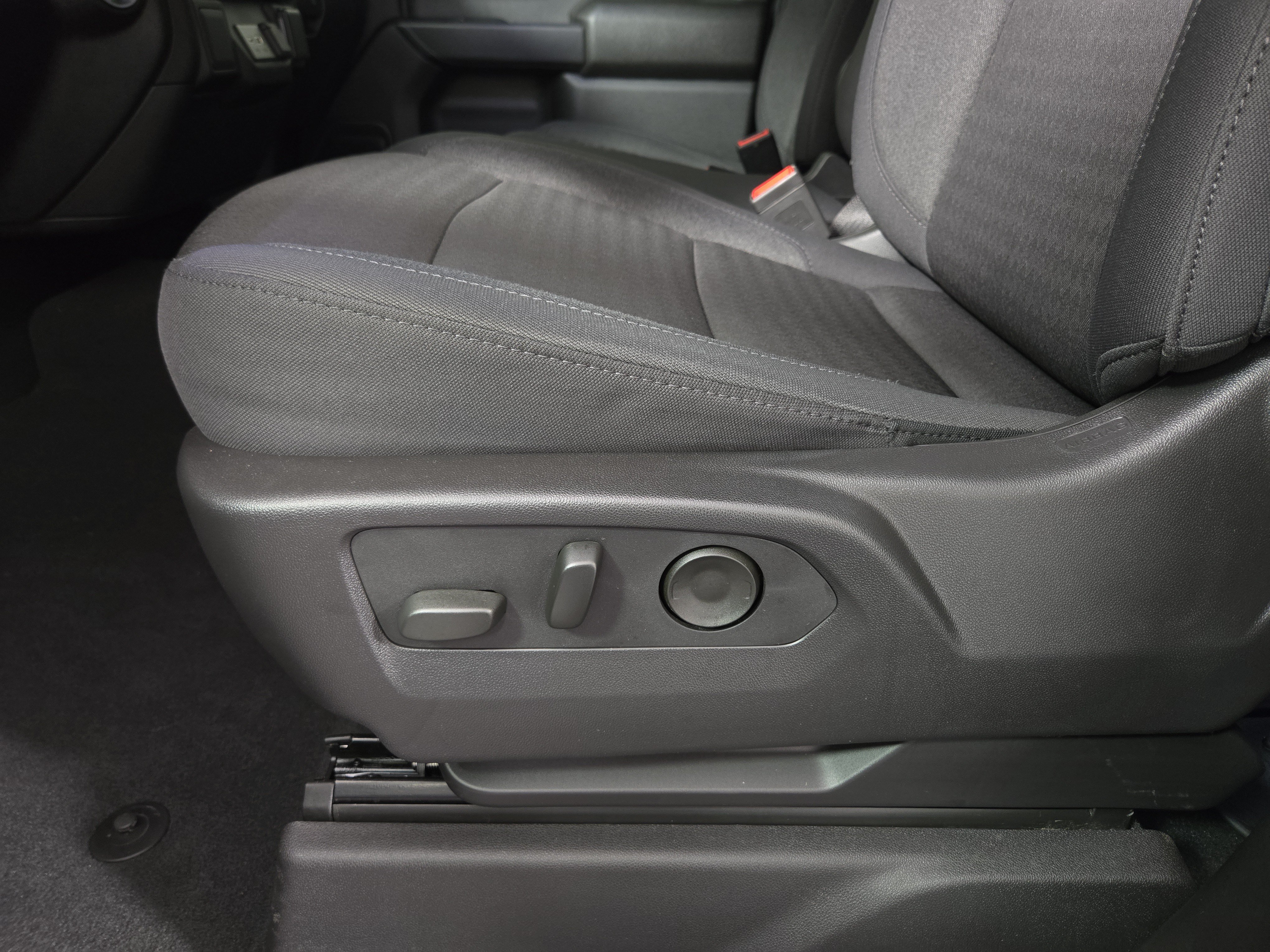 Certified 2024 Chevrolet Silverado 1500 Custom w/ LPO, Dark Essentials Package AWD/4WD image 31