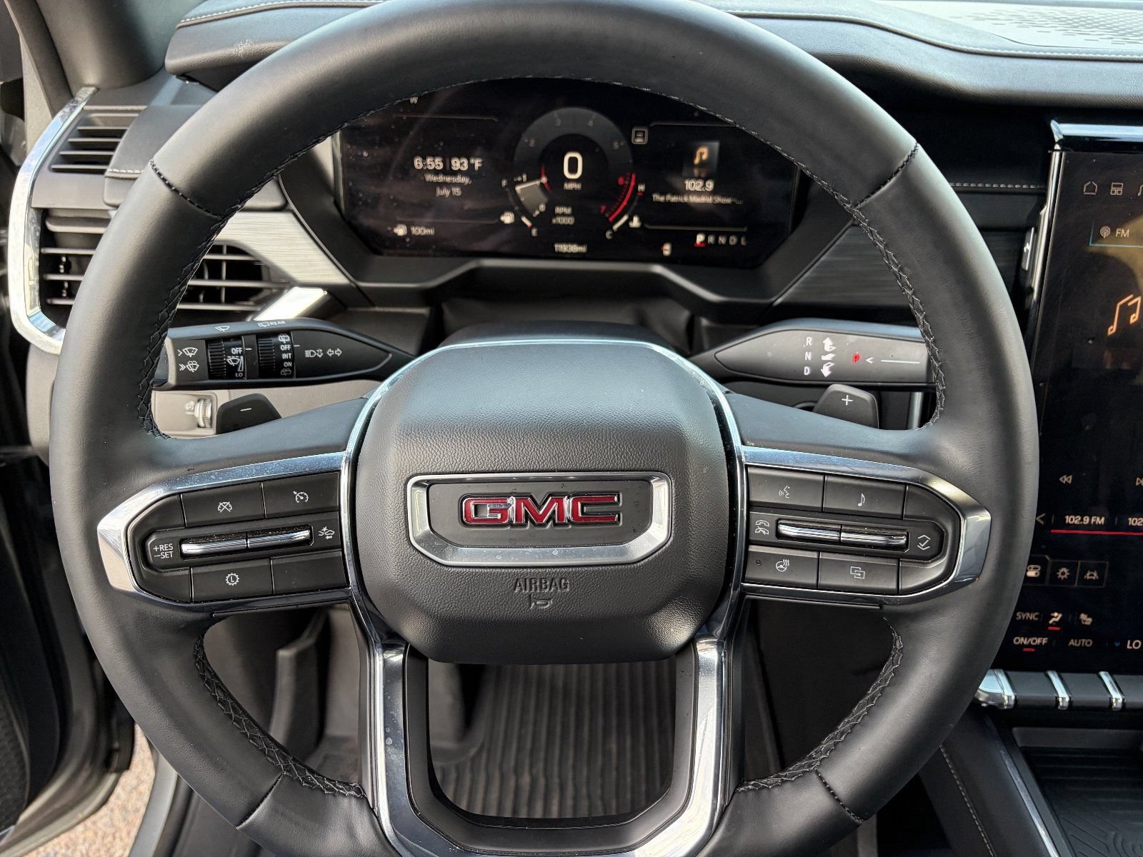 Certified 2025 GMC Acadia Elevation w/ Elevation Premium Package FWD image 24