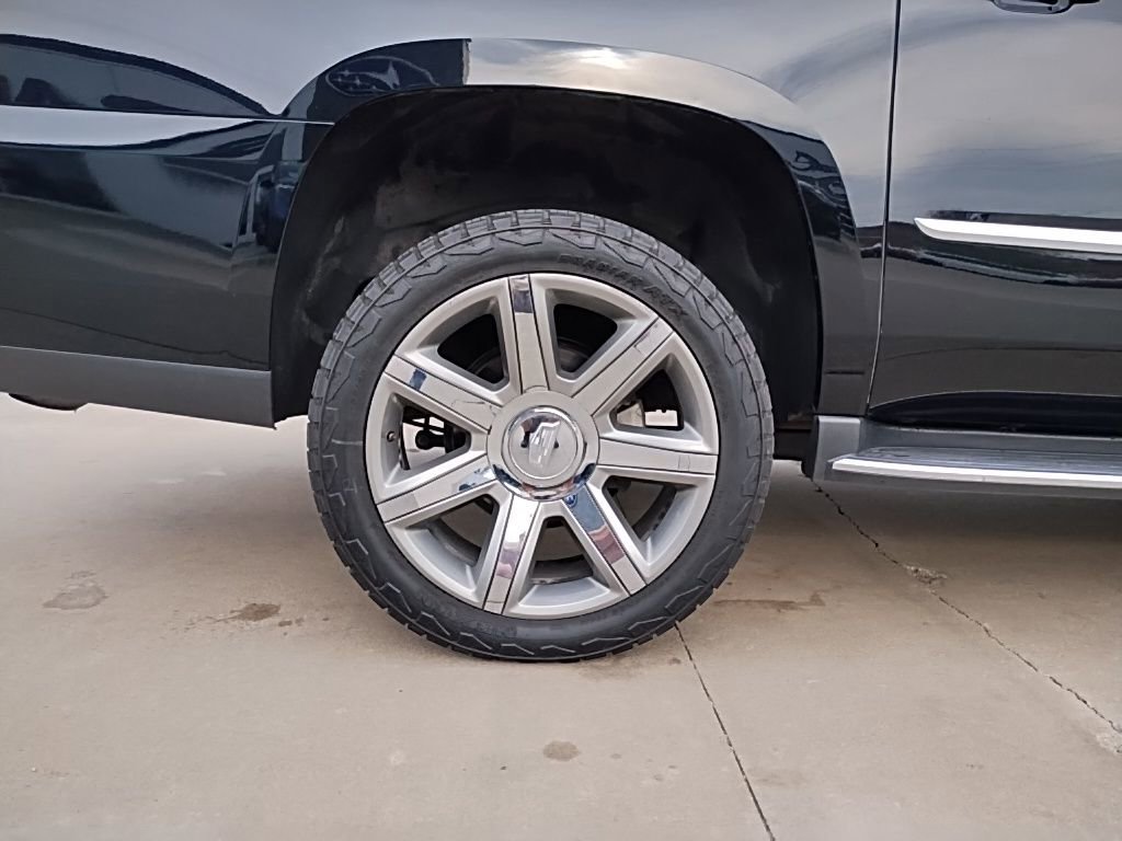 Used 2018 Cadillac Escalade ESV Premium Luxury AWD/4WD image 16