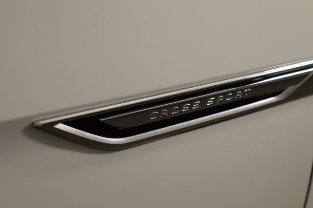 Used 2025 Volkswagen Atlas Cross Sport SE FWD image 34