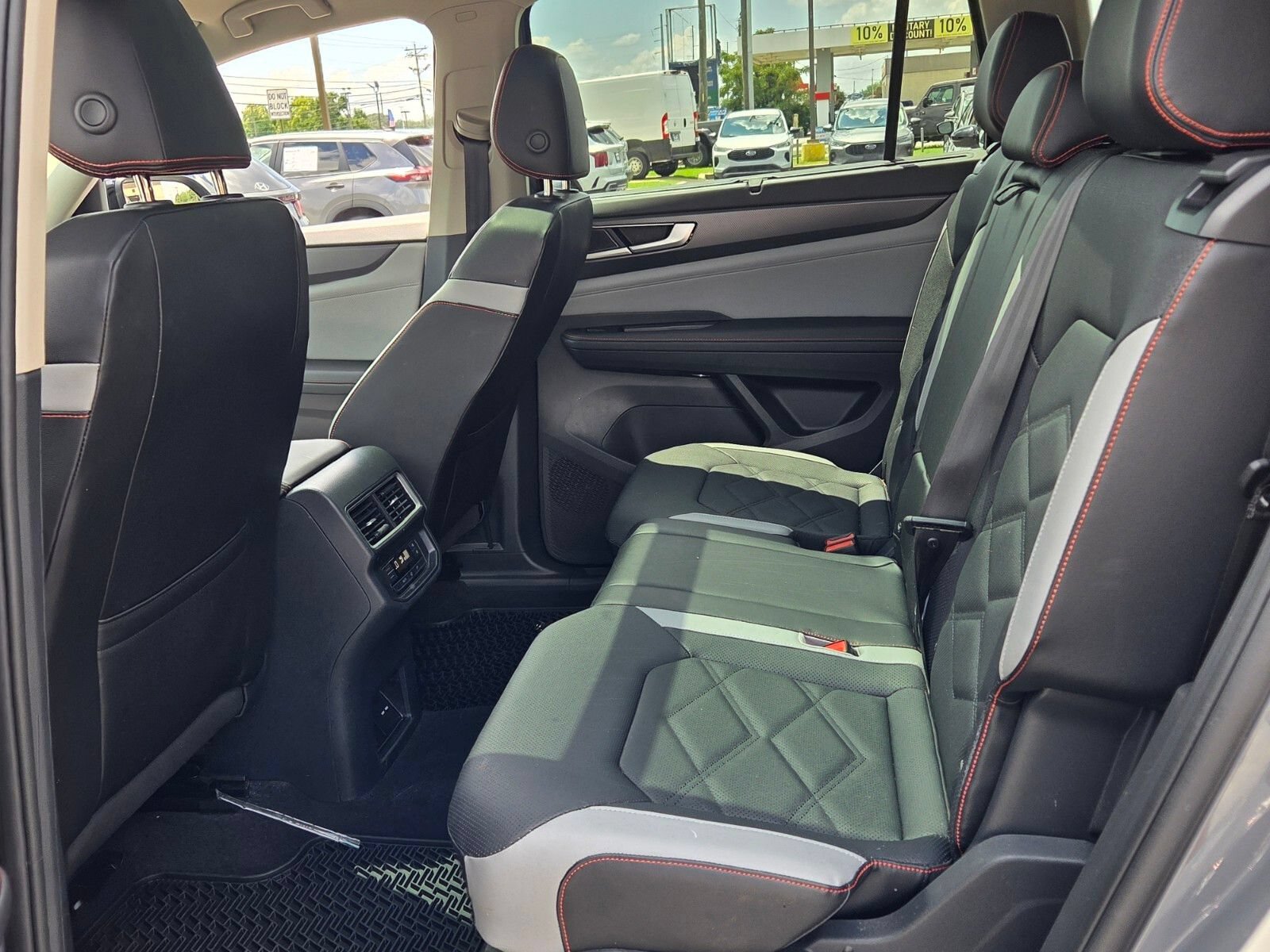 Used 2025 Volkswagen Atlas Peak Edition SE AWD/4WD image 6