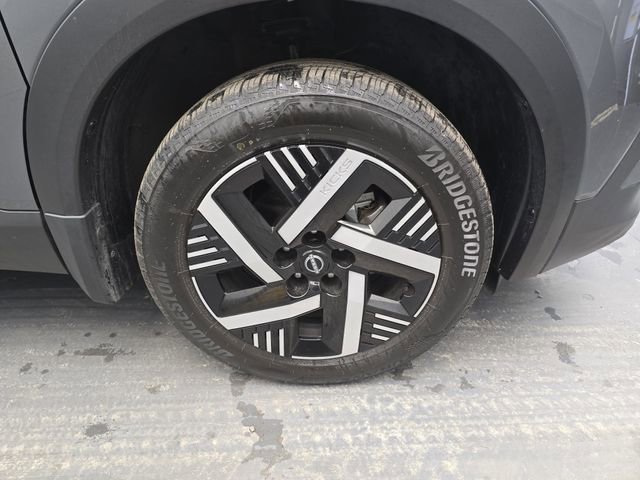 Used 2025 Nissan Kicks SV image 12