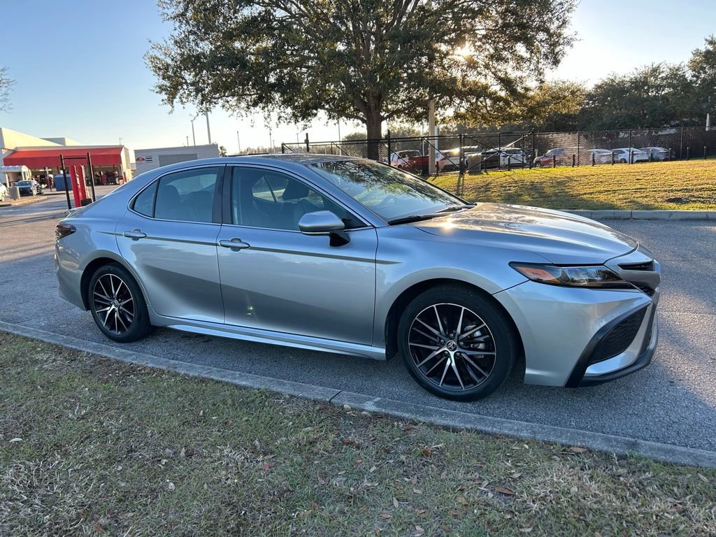 Used 2024 Toyota Camry SE image 7